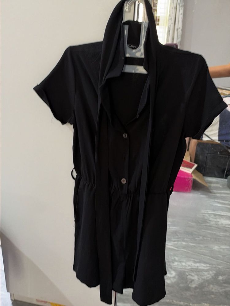 Chic Black Short-Sleeve short jumpsuit