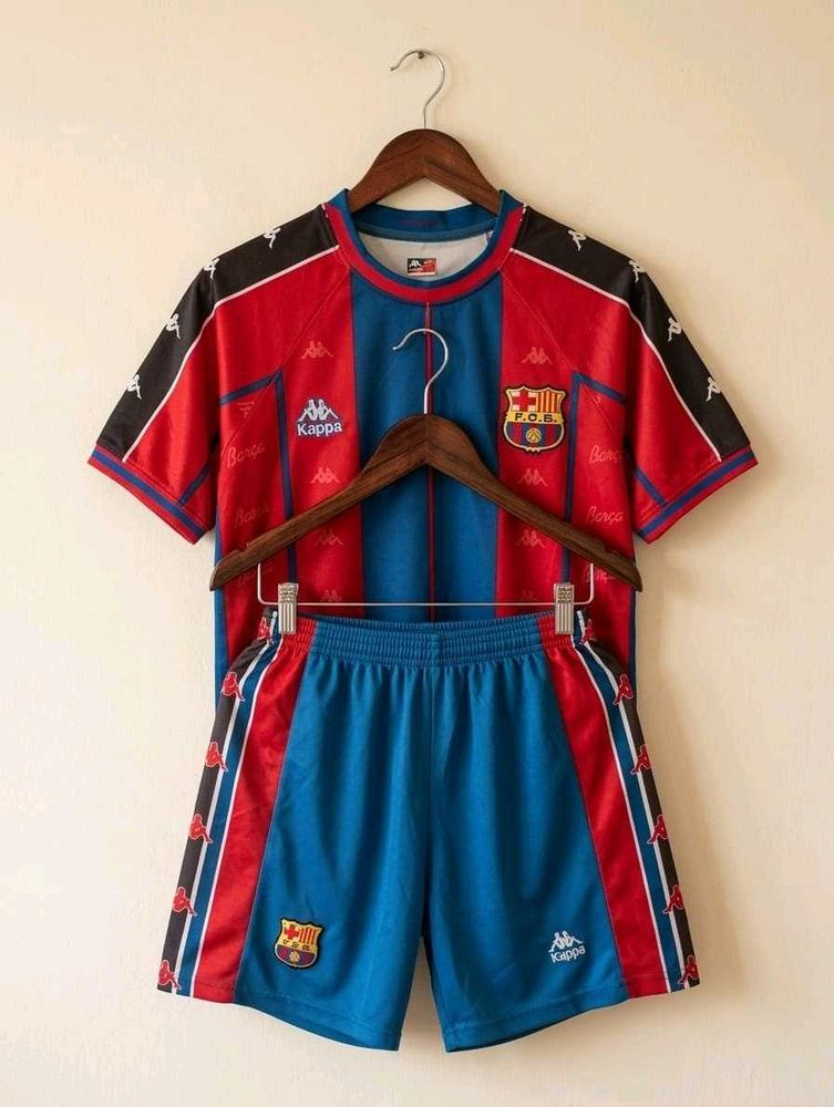 FC Barcelona Retro Jersey &amp; Shorts