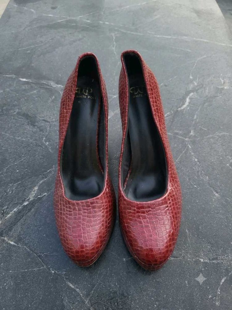 Stylish Red Textured Heels