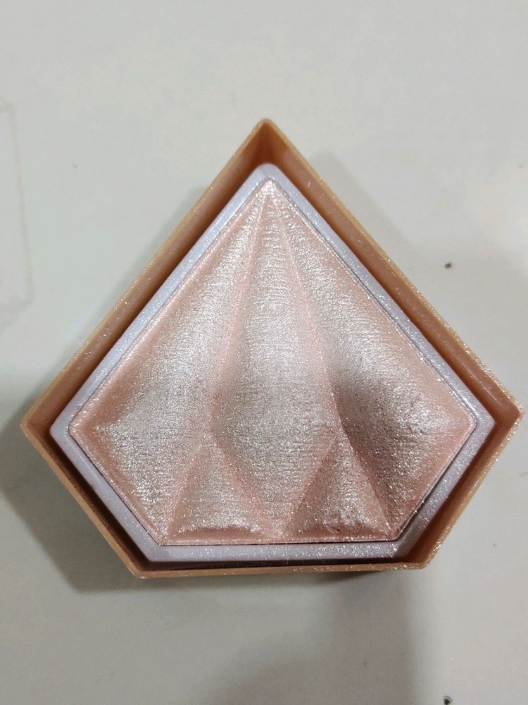 Huda Beauty Highlighter