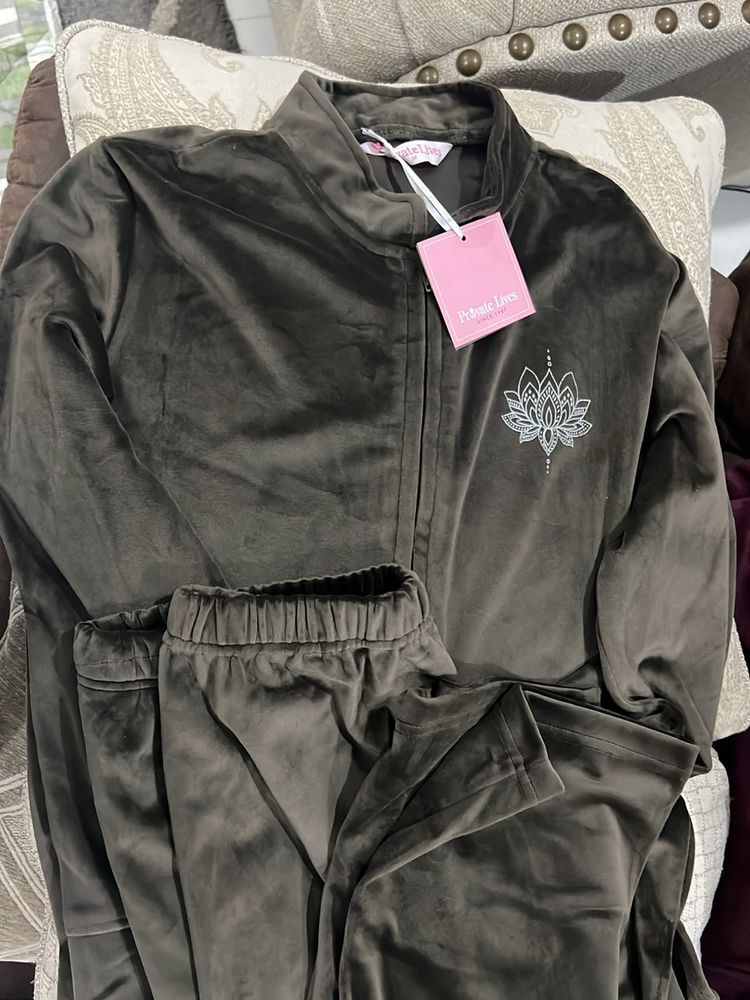Supersoft Velvet Night suit in Green