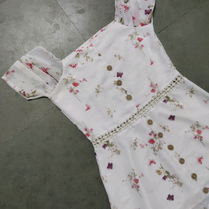 Off White Floral Dress........ Size M