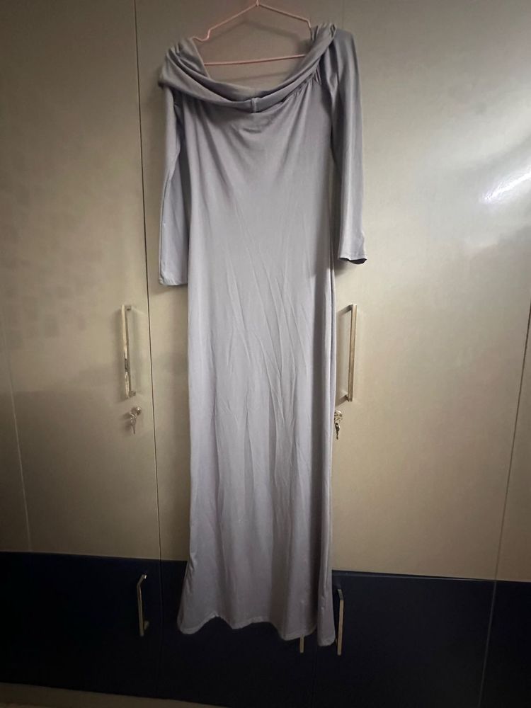 Elegant Off-Shoulder Maxi Dress
