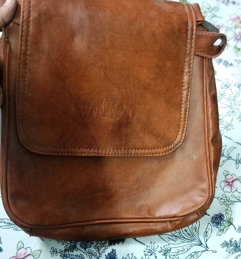 WOODLAND CROSSBODY BAG
