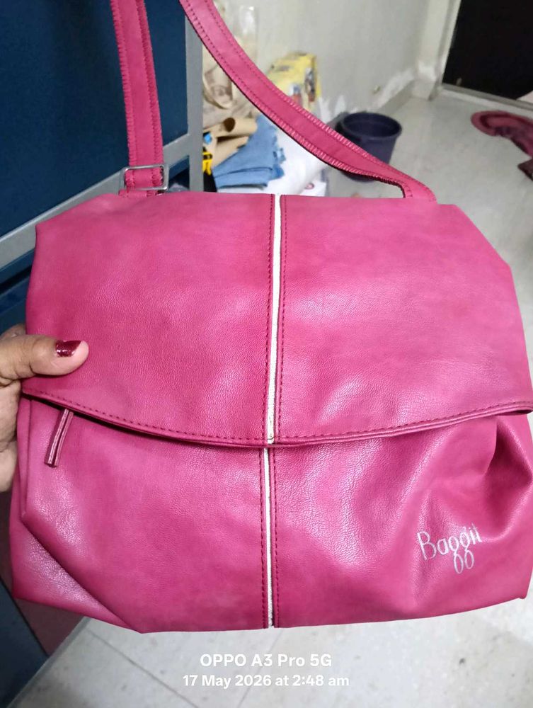 Baggit Stylish Pink Sling bag