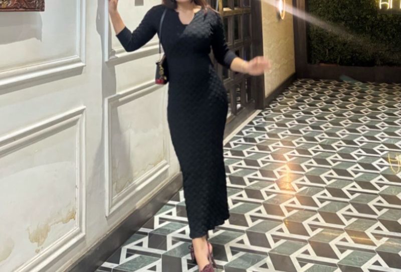 Elegant Black Midi Dress
