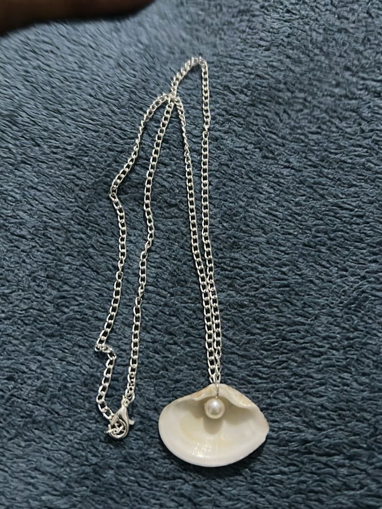Unique Shell Pearl Necklace
