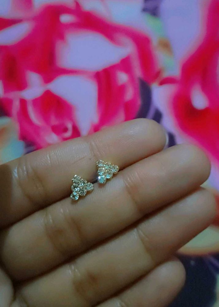 Sparkling Triangle Stud Earrings Sui dhaga