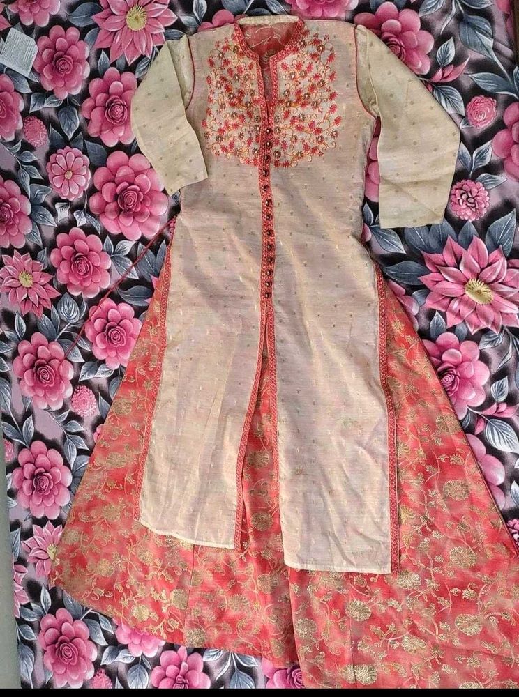 Elegant Kurta with Intricate Embellishments