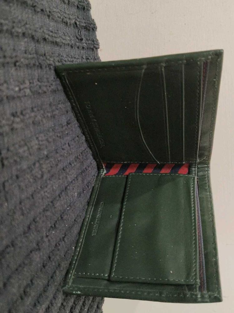 🚨Tommy Hilfiger Green Bifold Wallet