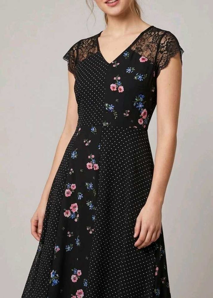 Chic Black Floral &amp; Polka Dot Dress with Lace