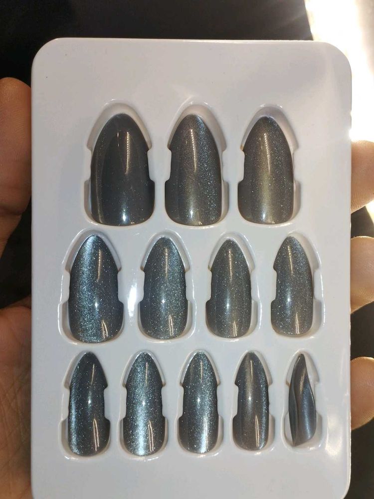 Press-On Nails -  Grey Almond(cateye design