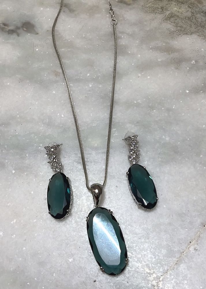 doublet ad pendant set