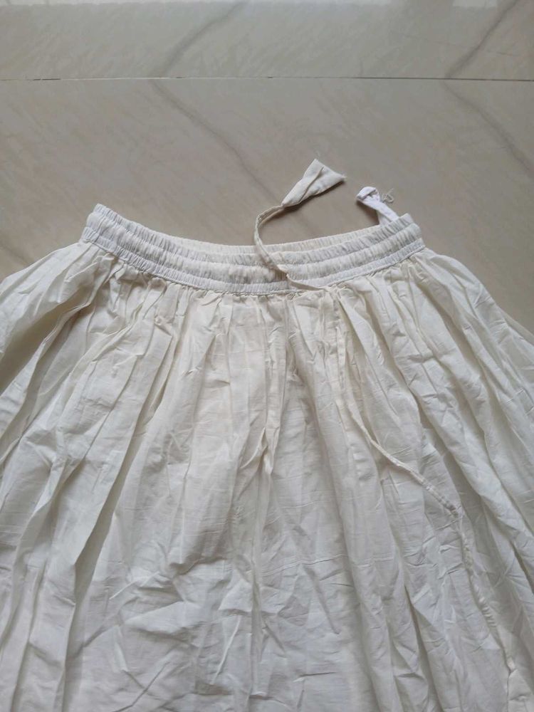 beautiful skirt off white