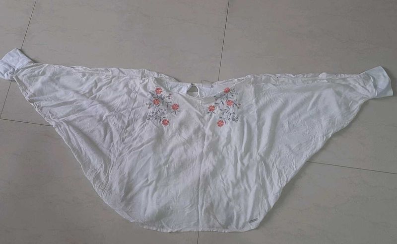 Chic White Embroidered Batwing Top