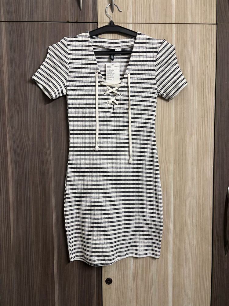17 H&amp;M Striped Lace-Up Mini Dress