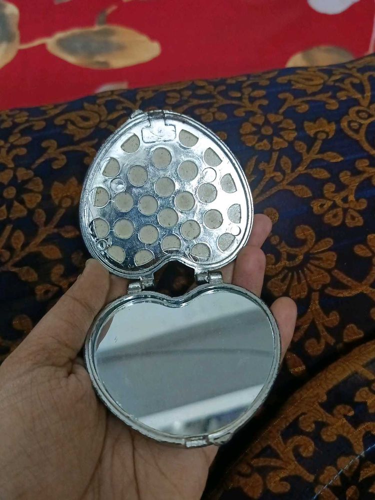 Heart-Shaped Compact Mirror
