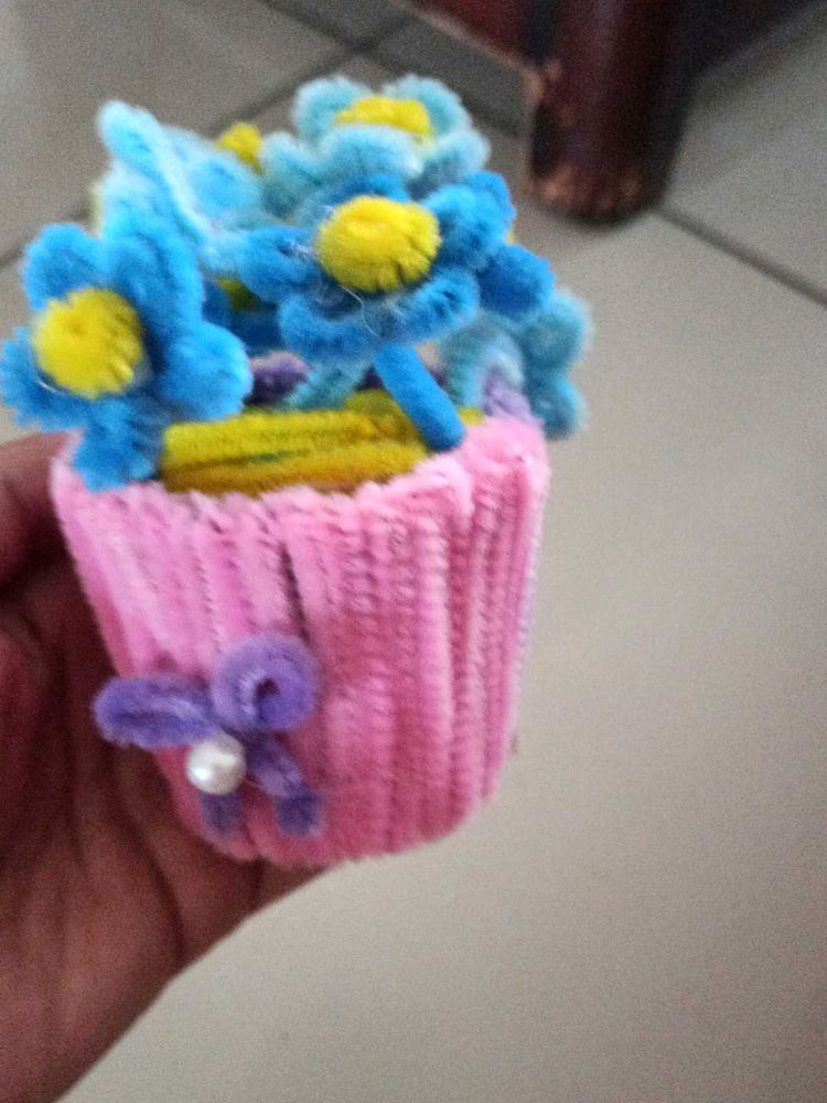 pipe cleaner flower show piece