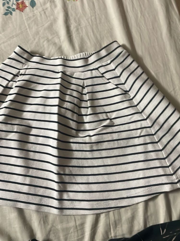 Uniqlo girls Striped Mini Skirt