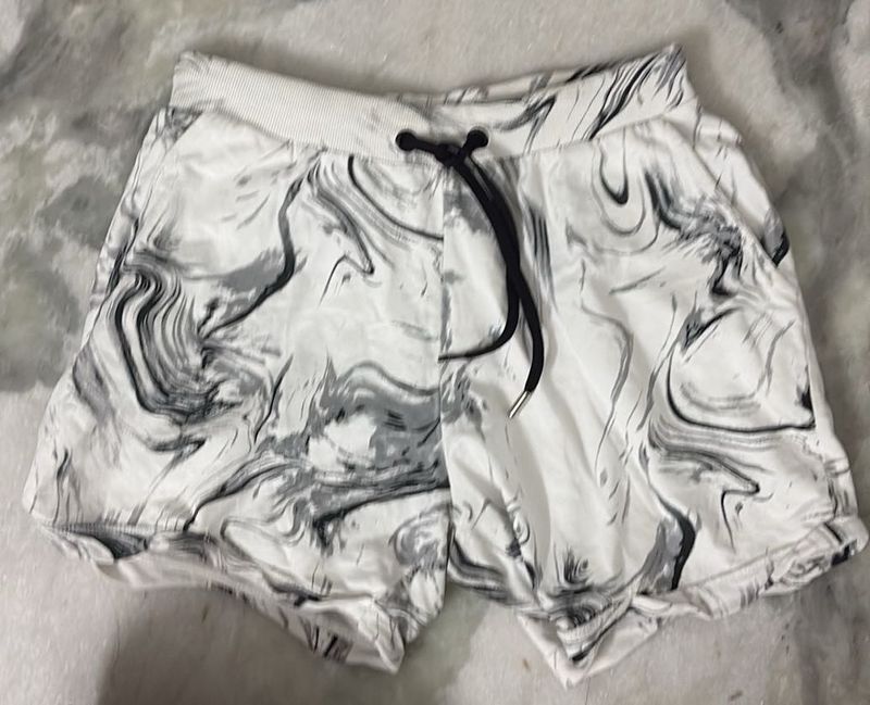 Unique Swirl Print High-Waisted Shorts