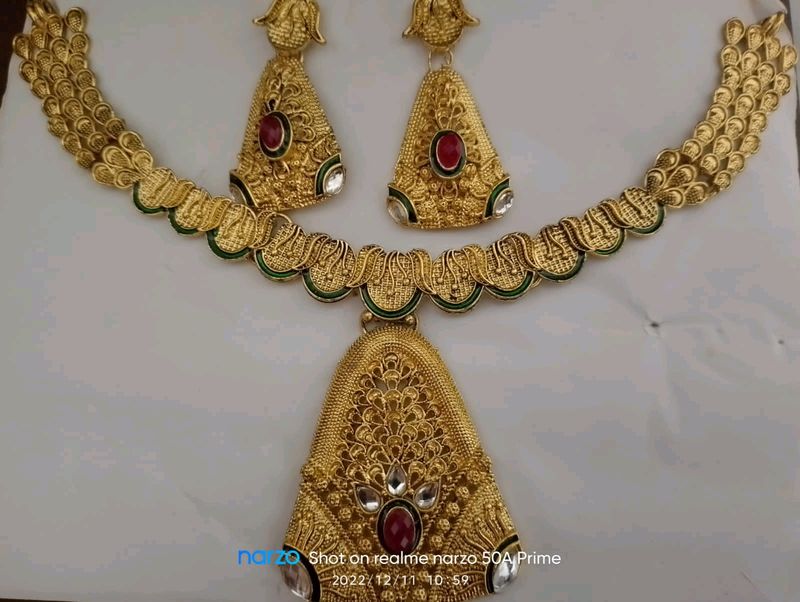 Traditional Gold Necklace With Earrings