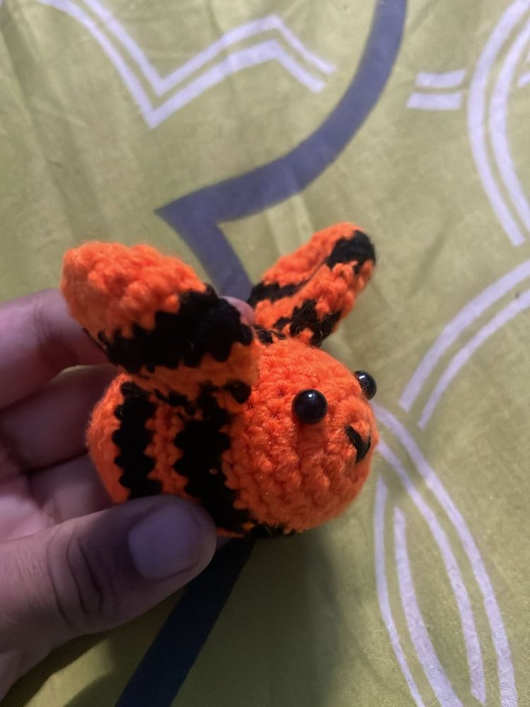 Crochet Bee Plushie With Keychain