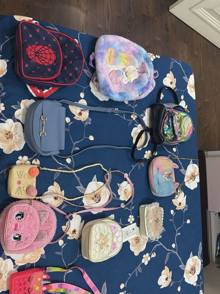 Cute Iridescent Backpack with Sequins