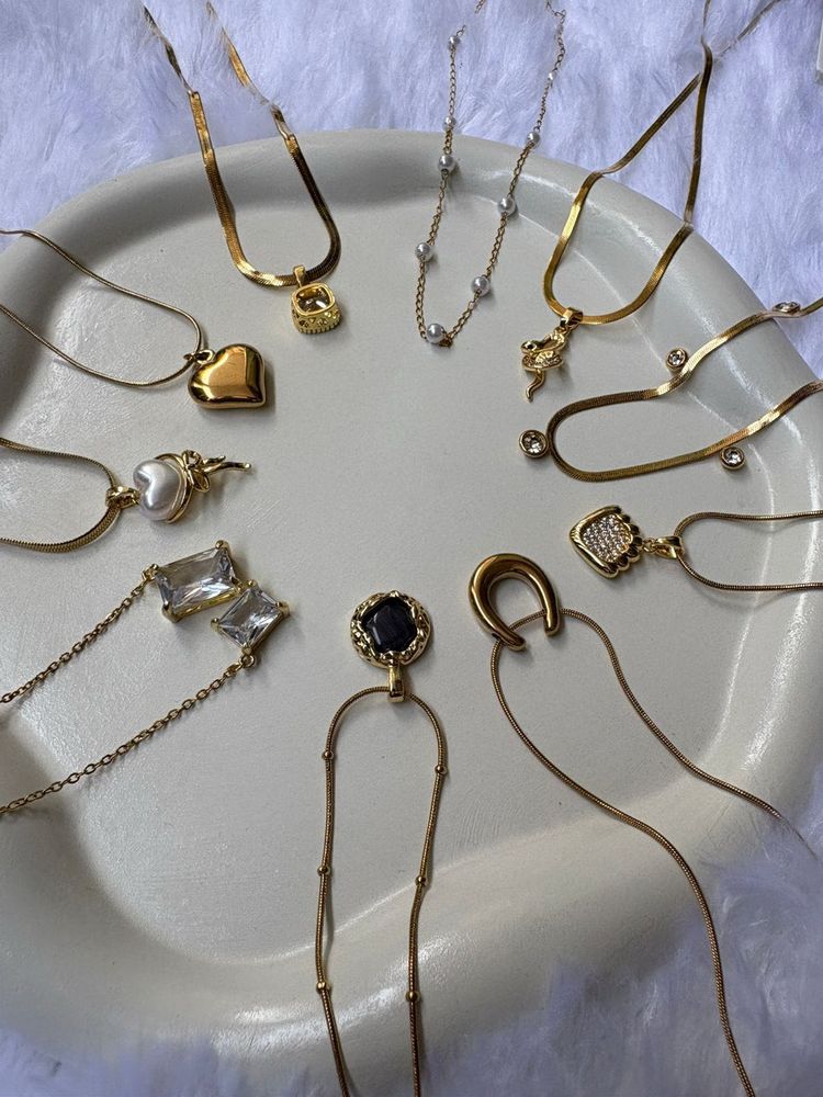 Elegant Gold Necklaces Collection