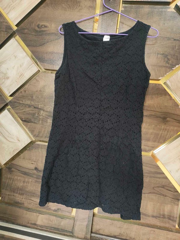 Chic Black Lace Midi Dress