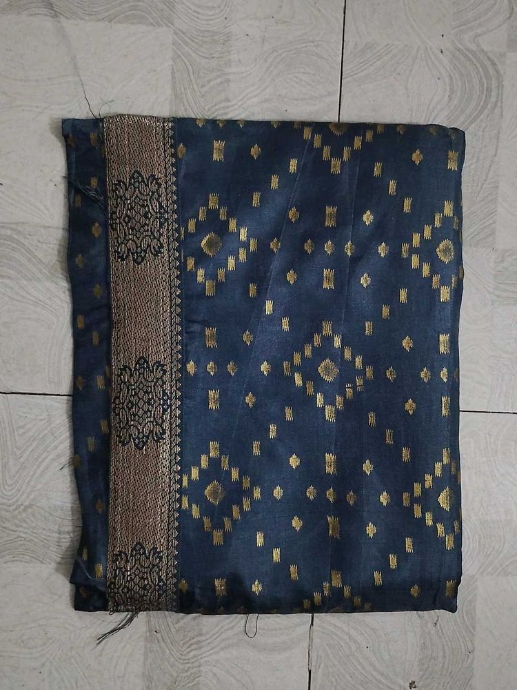 Elegant Teal Saree with Gold Motif