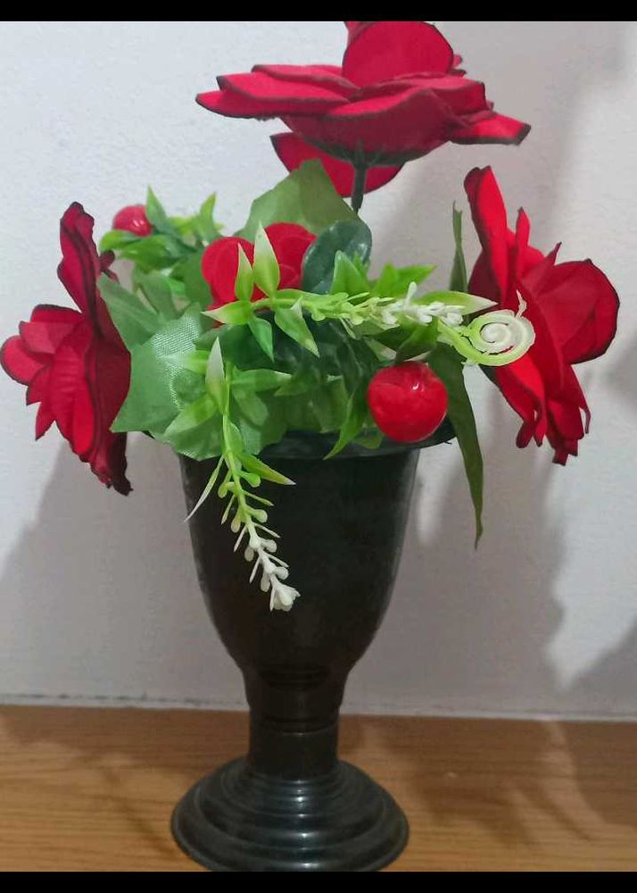 🌹Vase with Artificial Red Flowers