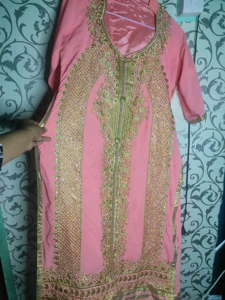 Elegant Embroidered Kameez