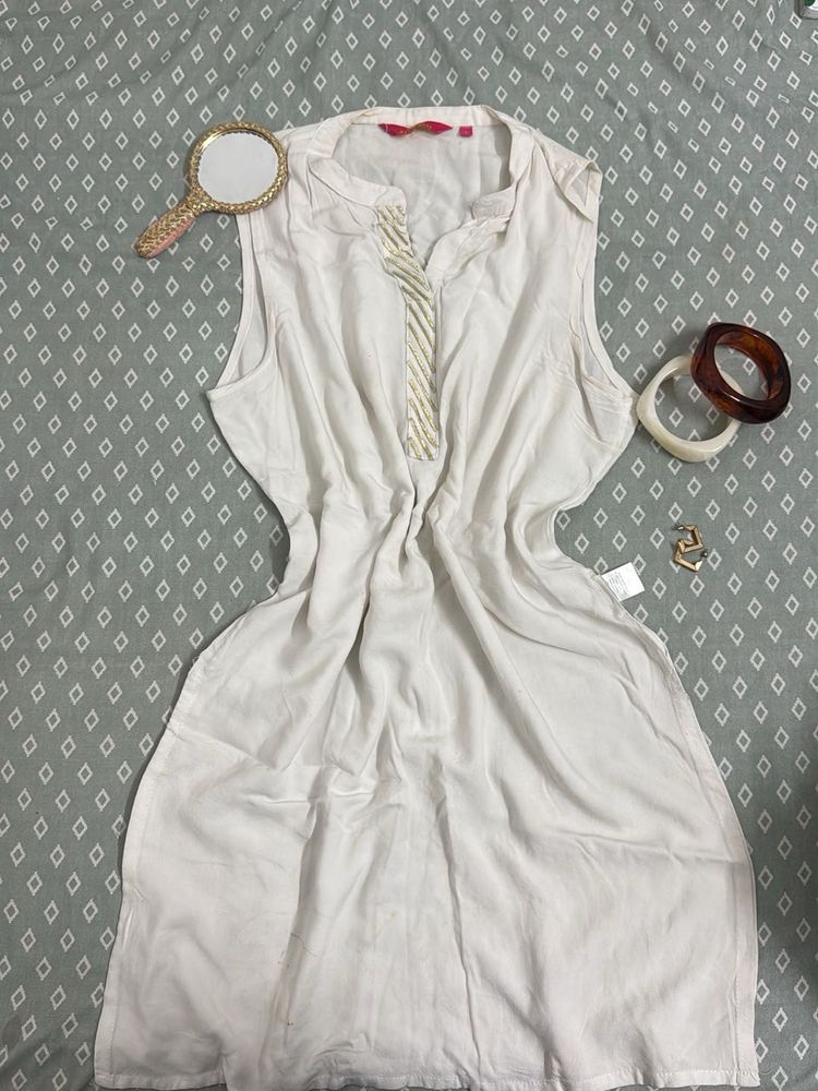 Elegant White Sleeveless Kurta