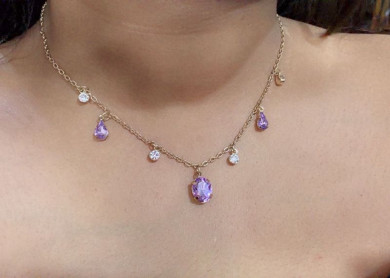 3 Premium LOVISA necklaces.
