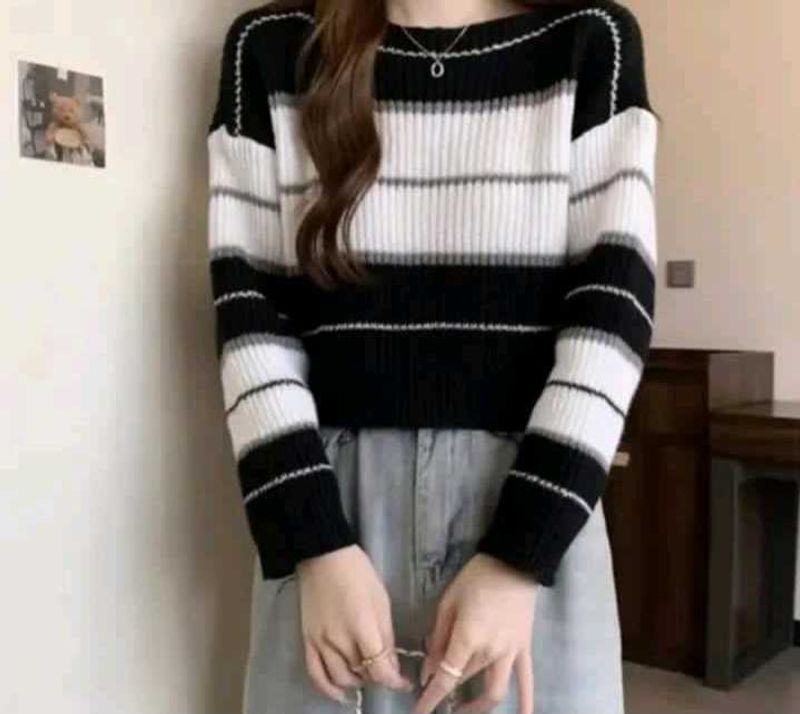 Striped Black &amp; White Pullover🪻🫧