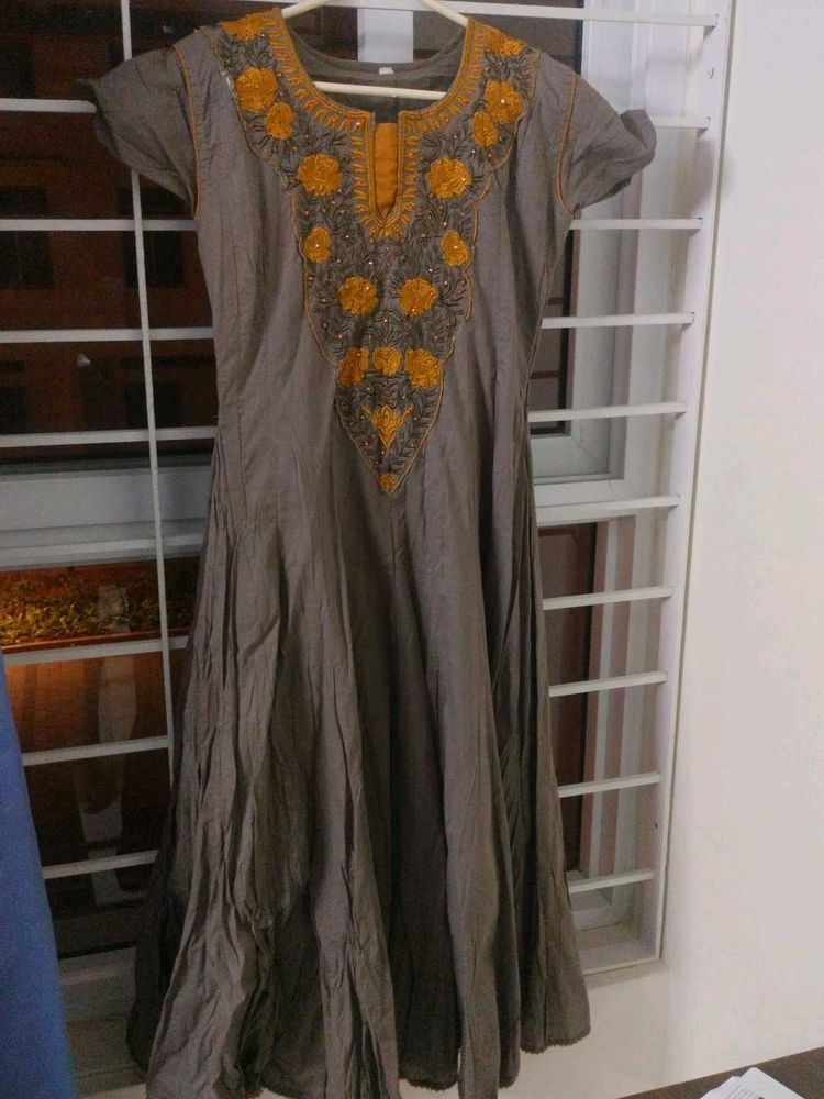 Size XS Embroidered Kurta