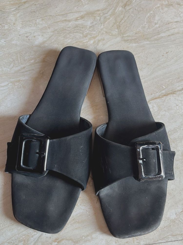 Black Buckle Detail Slides