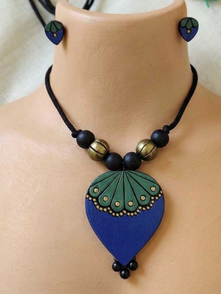 Necklace &amp; Earring Set