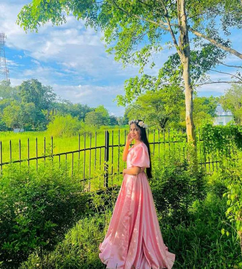 Elegant Pink Gown with Puff Sleeves