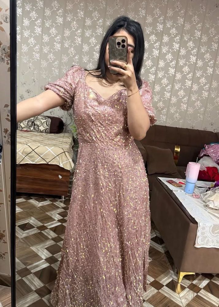 Stunning Sequin classy gown🎀🦋🧚🏻‍♀️