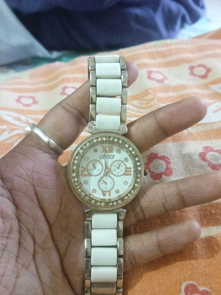 Elegant White and Gold Chronograph Watch