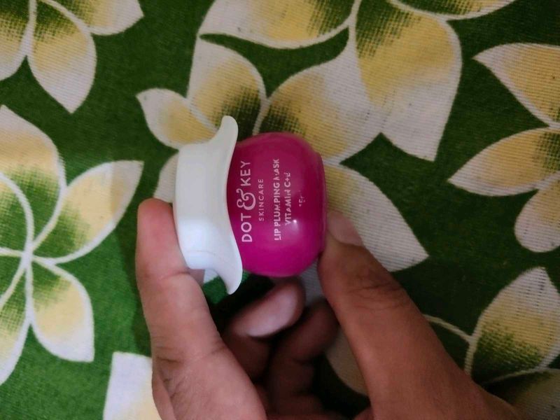 Dot and key lip mask