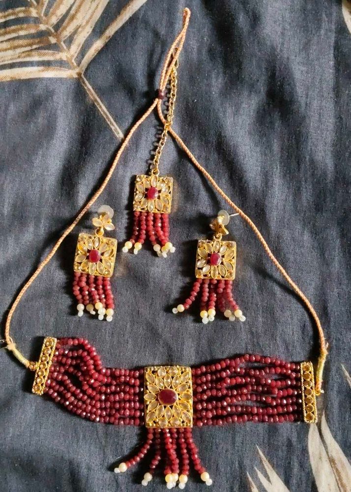 Elegant Gold Tone Maang Tikka &amp; Earring Set