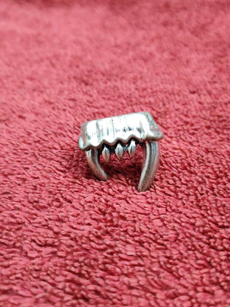 Fang Ring - Edgy Silver Tone