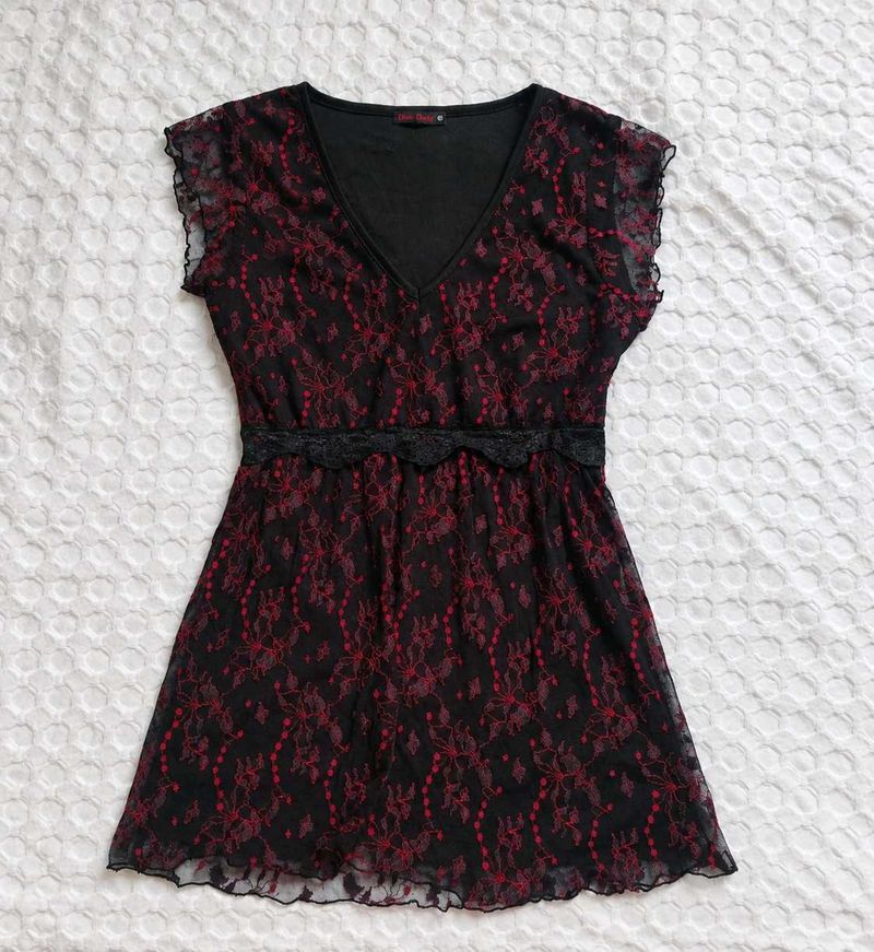 Y2K lace v-neck top