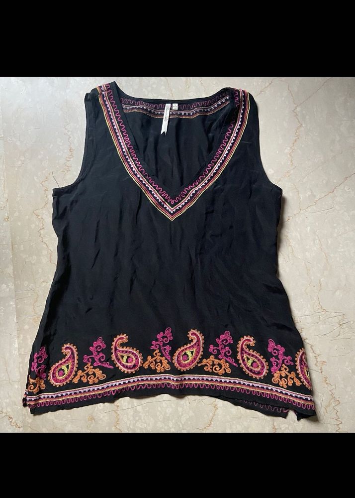 Boho Embroidered Black Sleeveless Kurta
