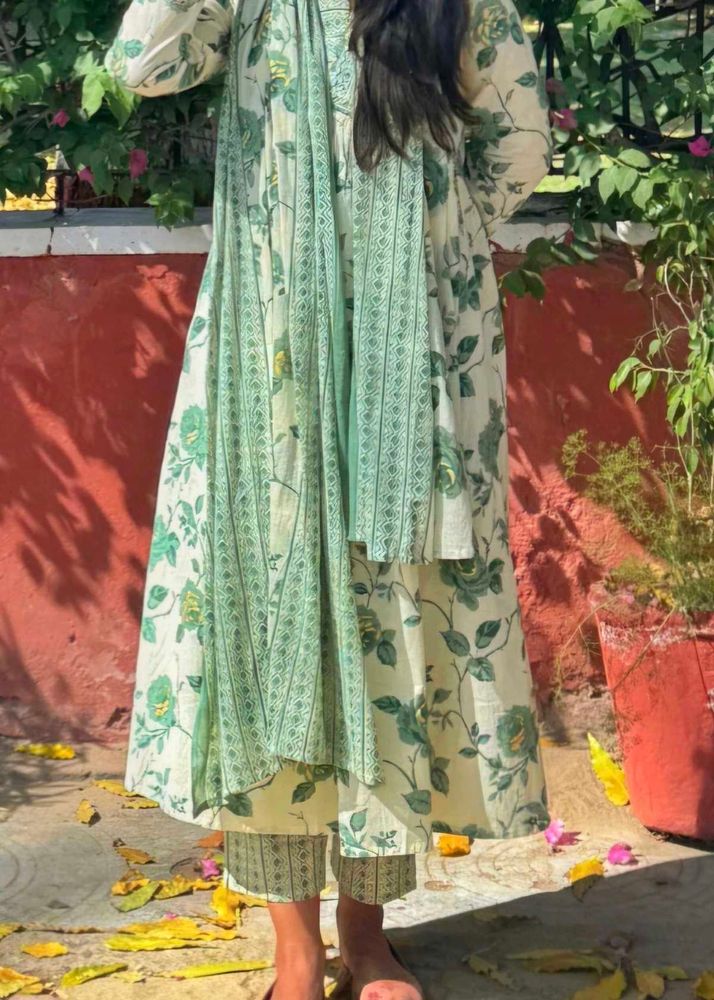 Beautiful Floral Print Kurta Set