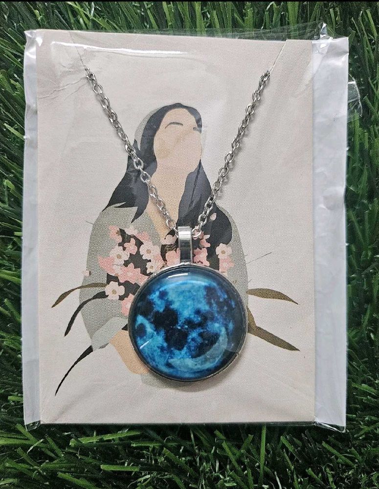 Moon Glow In The Dark Necklace 🎀🩷