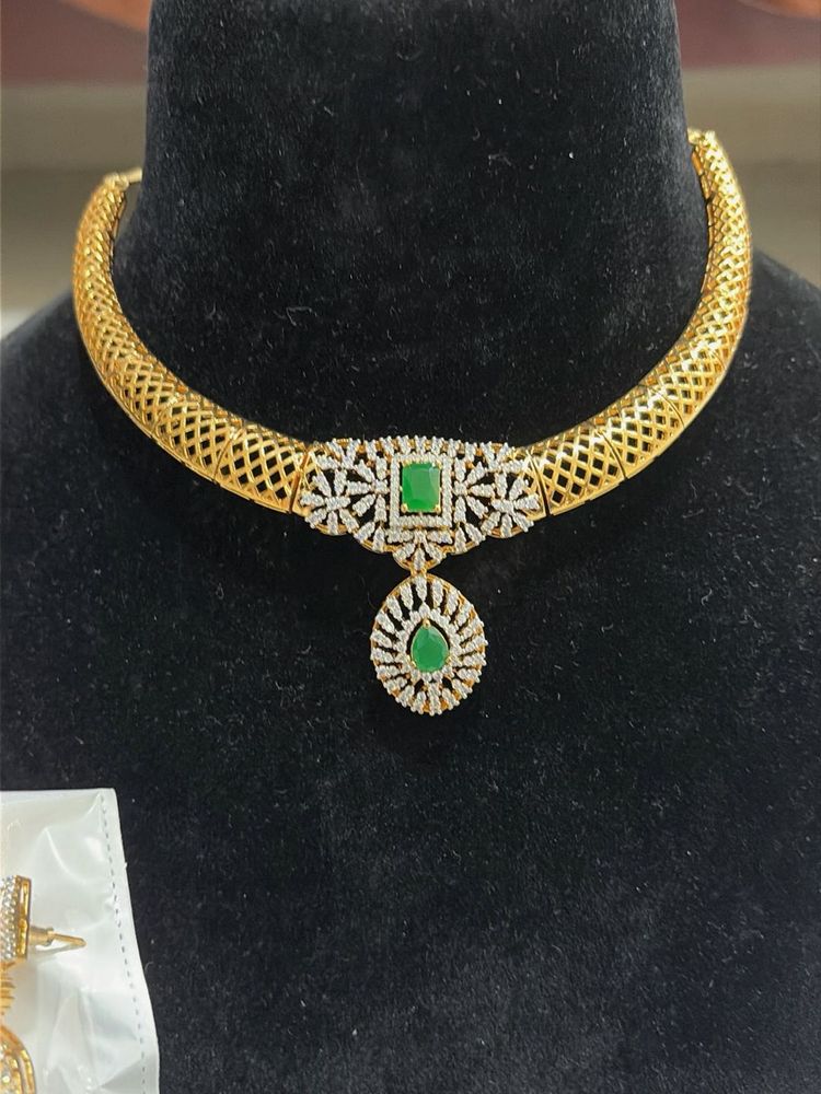 Brand new Necklace with Emerald Pendant