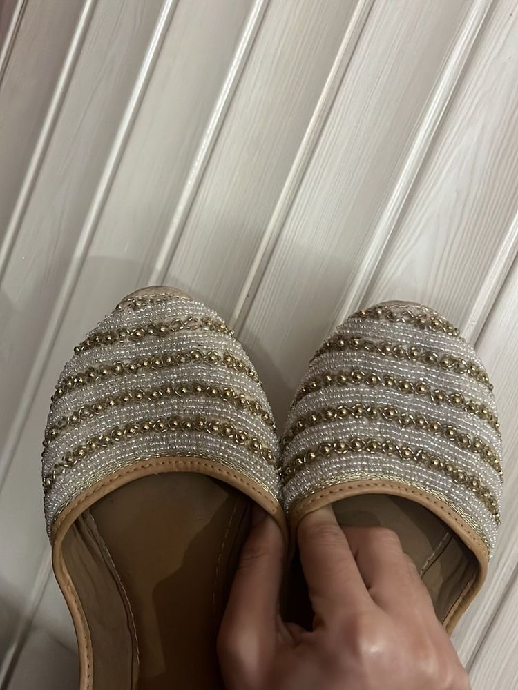 Embroidered Jutti Flats